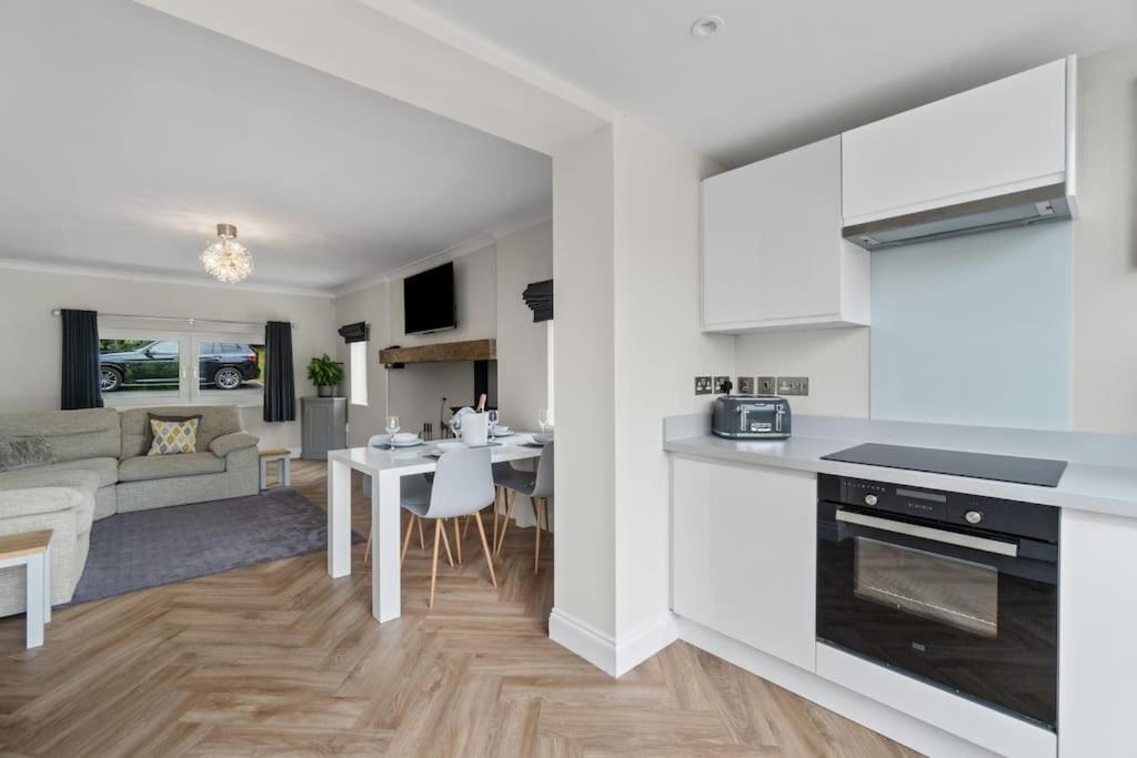 White Cottage Stunning Contemporary 2 Bedroom 2 Ensuite Annex With Hot Tub Plymouth Buitenkant foto
